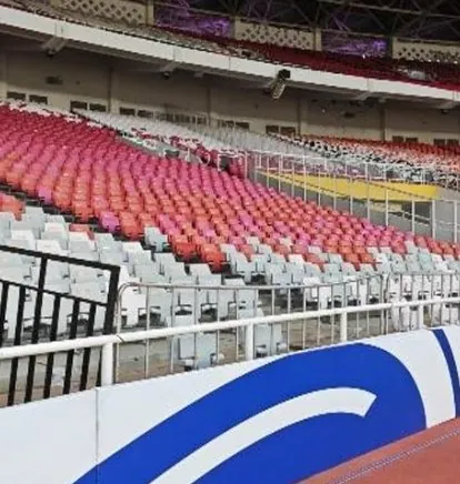 Barikade pembatas di area tribun GBK